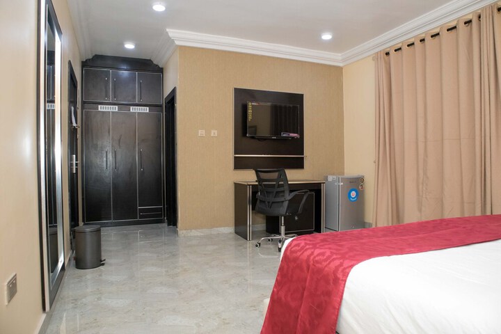Room 6 of 82