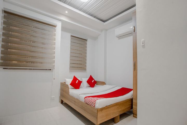 Room 8 of 32