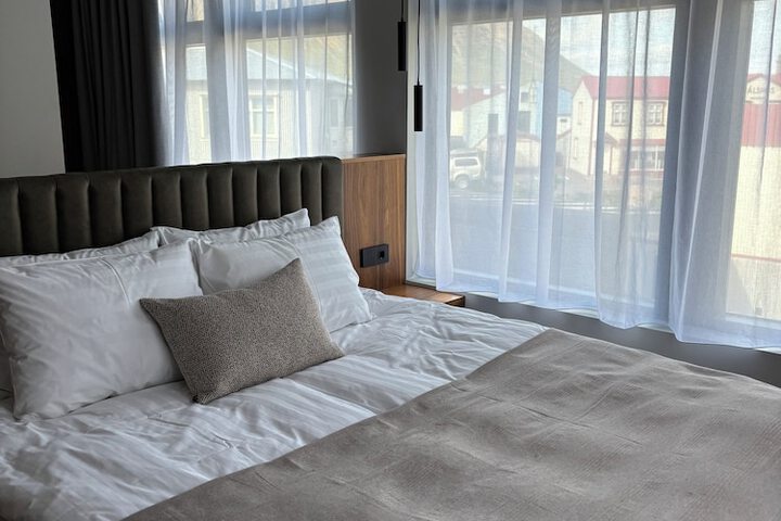 Room 2 of 32