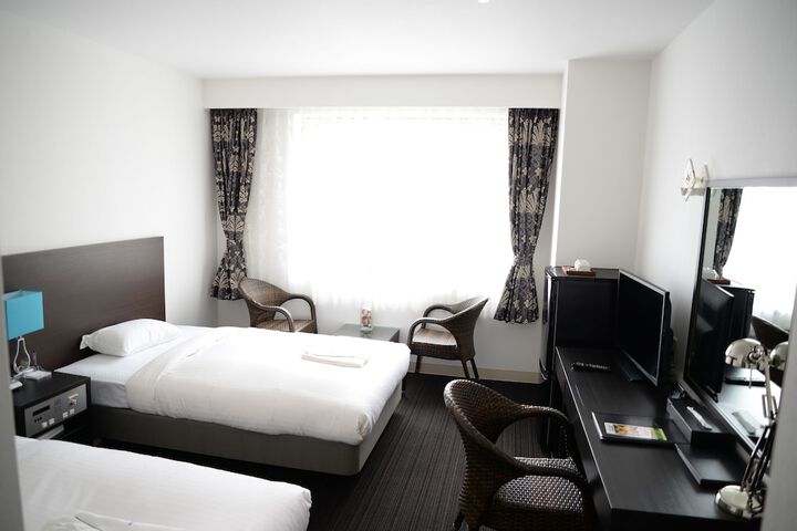 Room 11 of 27