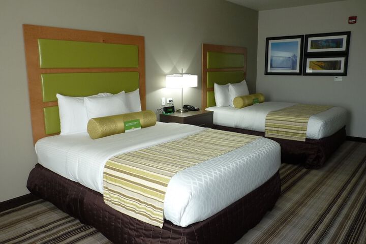2 Queen Beds (3 of 15)