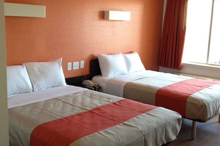 2 Double Beds (8 of 12)