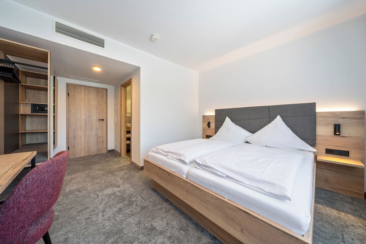 Room 6 of 72