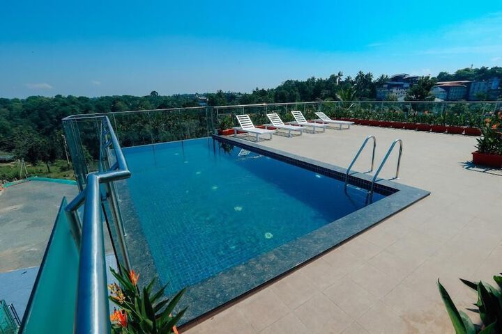 Pool 40 of 61