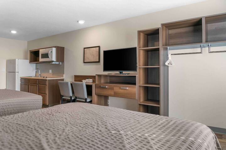 Studio Queen Bed (11 of 11)