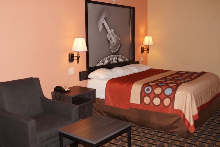 1 King Bed (13 of 18)