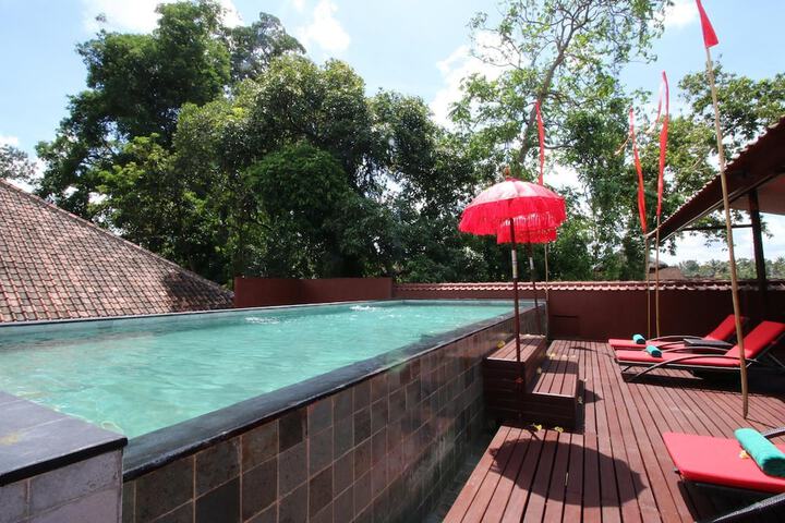 Pool 14 of 35