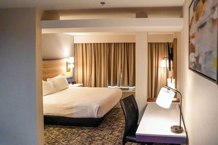 1 King Bed (4 of 12)
