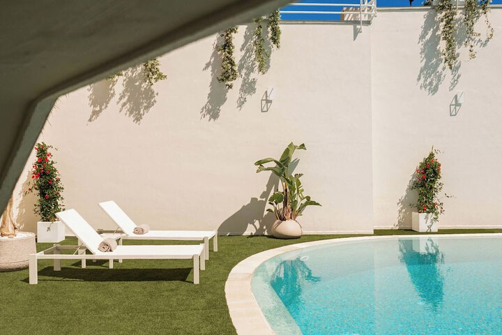 Pool 39 of 76