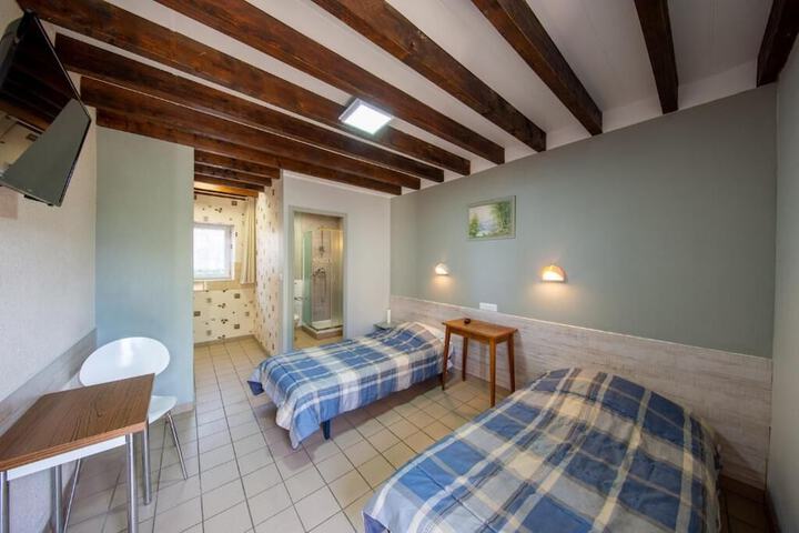 Room 8 of 31