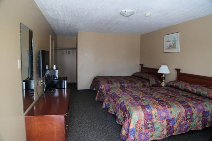 Room 4 of 9