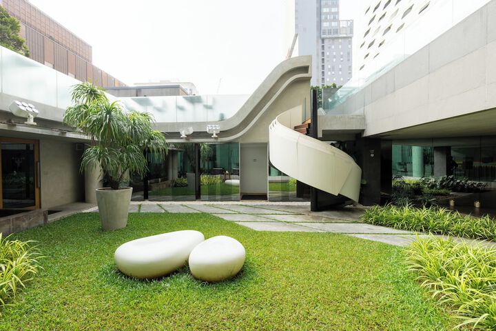 Hotel Exterior 123 of 129