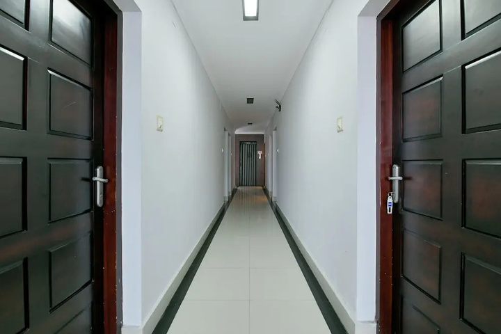 Room 10 of 11