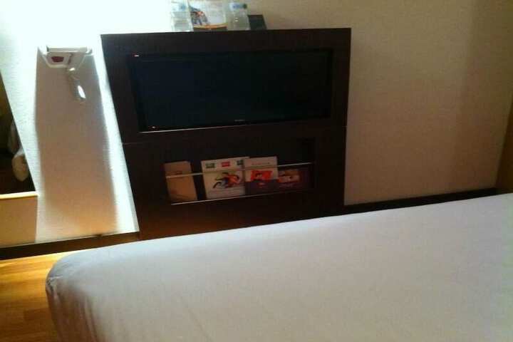 Room 16 of 38