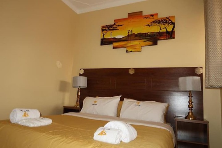 Room 4 of 12