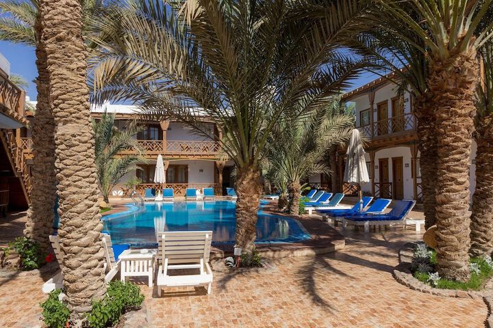Hotel Pool