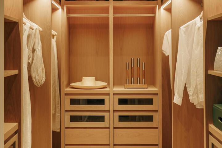 Room 32 of 165