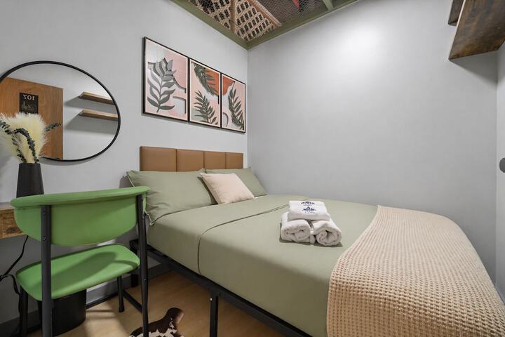 Room 6 of 35