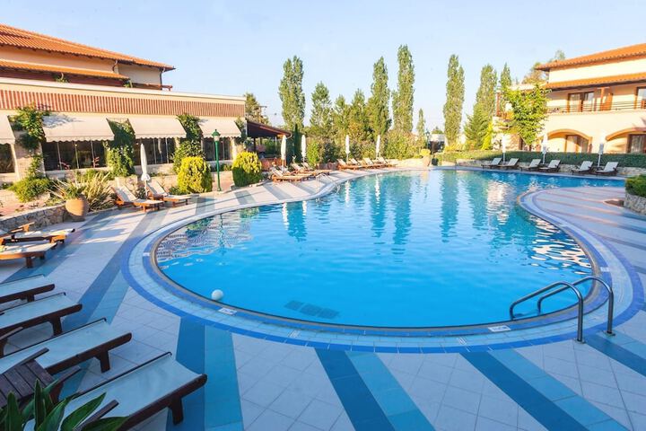 Pool 240 of 417