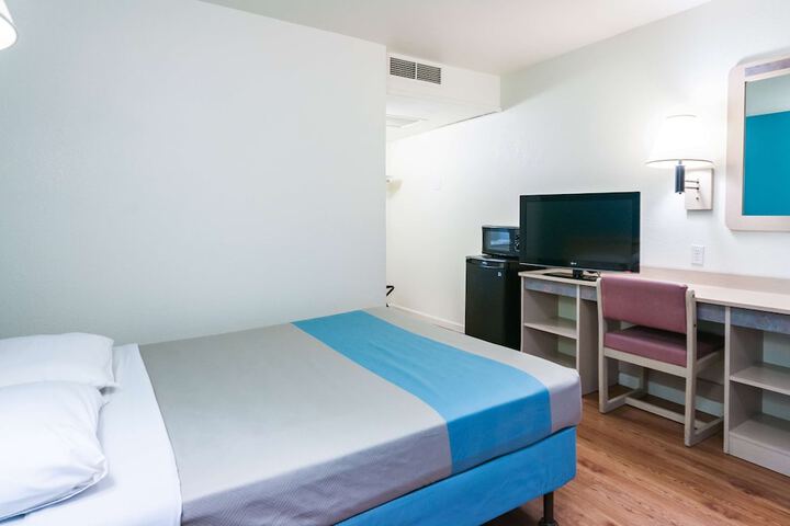 Room 15 of 34