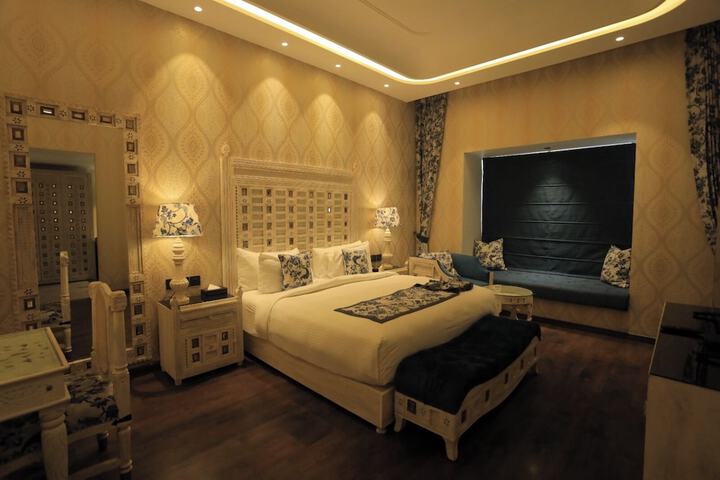 Room 12 of 26