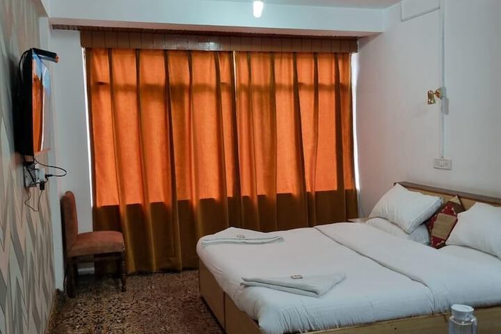 Room 9 of 17