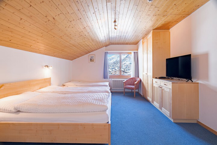 Room 28 of 75
