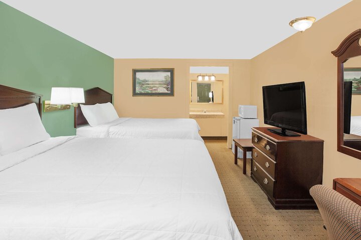 2 Double Beds (8 of 12)