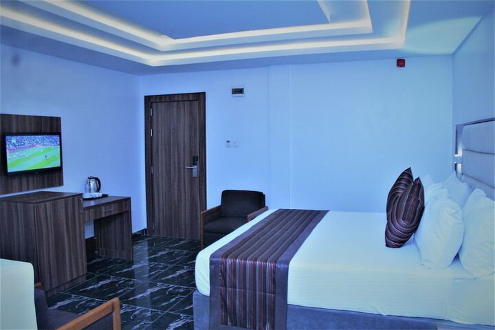 Room 9 of 23