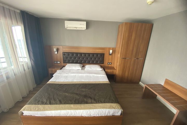 Room 33 of 59