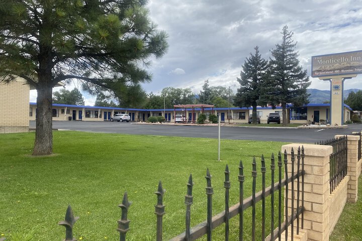 Hotel Exterior 36 of 46