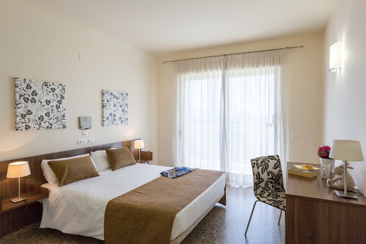 Room 4 of 38