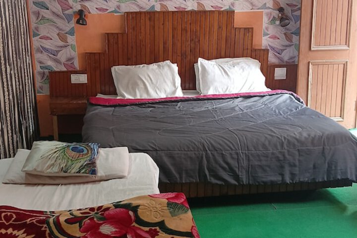 Room 13 of 26