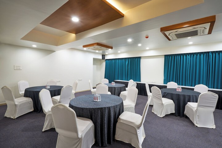 Ballroom/Hall 36 of 40