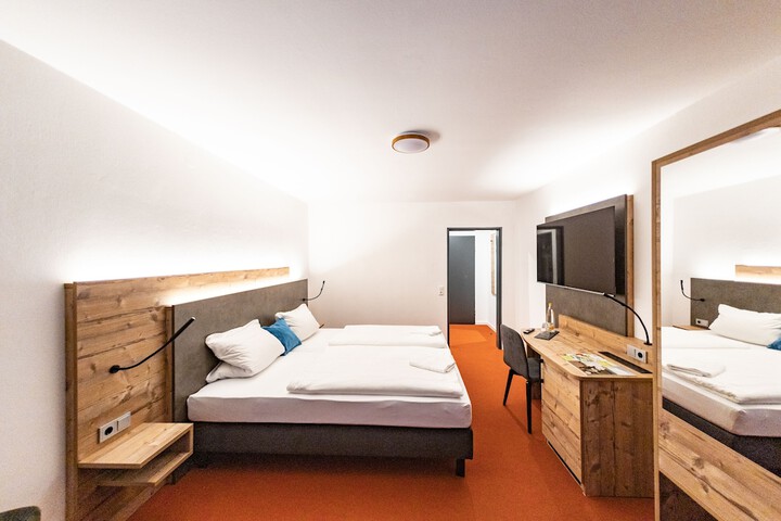 Room 6 of 32