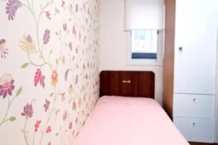 Room 6 of 11