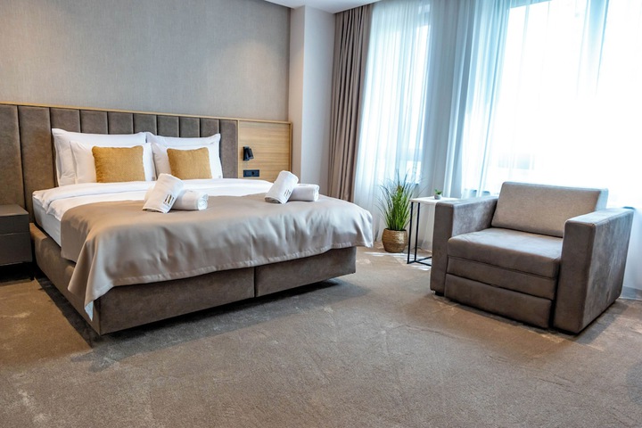 Room 14 of 80
