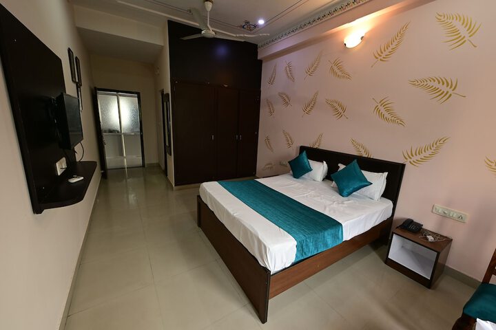 Room 7 of 19