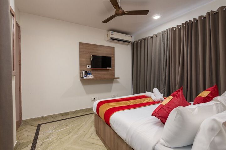 Room 9 of 32