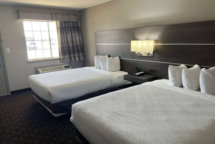 2 Queen Beds (12 of 20)
