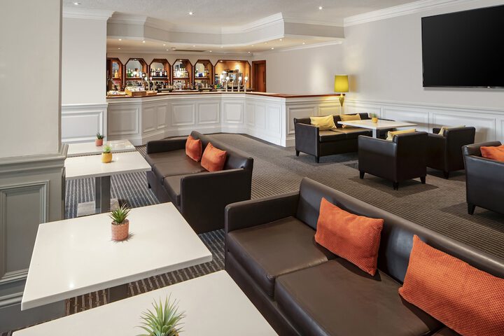 Lounge 53 of 68