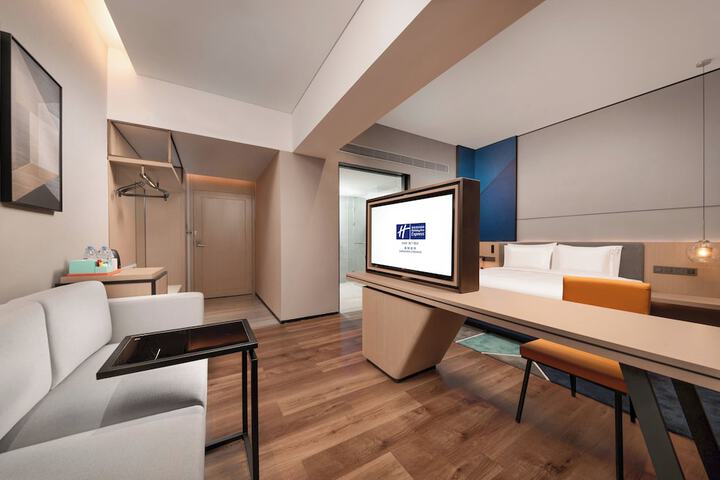 Room 31 of 102
