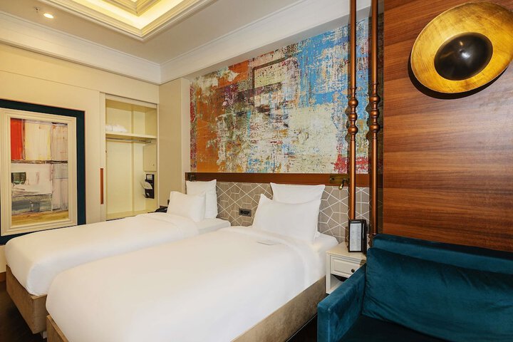 Room 26 of 105