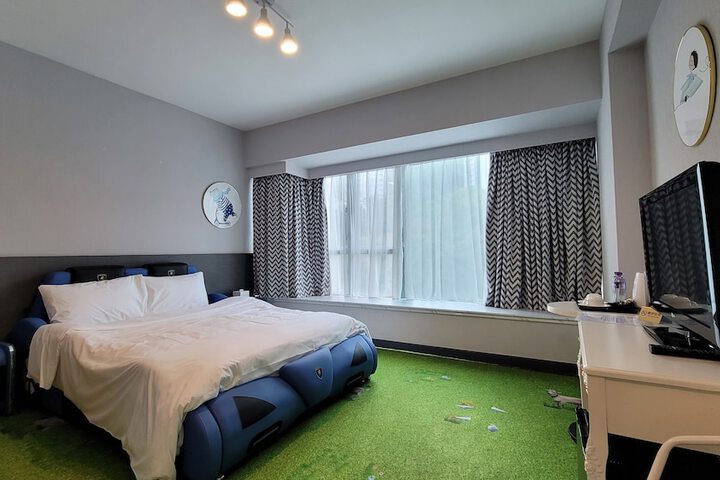 Room 28 of 50