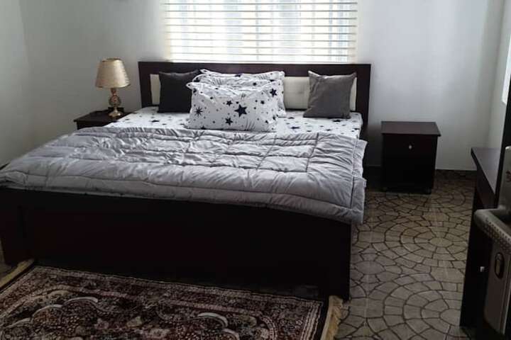 Room 7 of 33