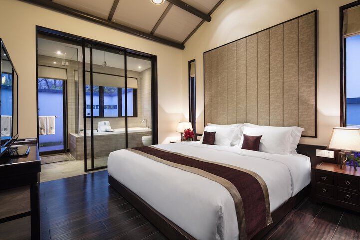 Room 2 of 68