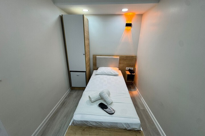 Room 7 of 35