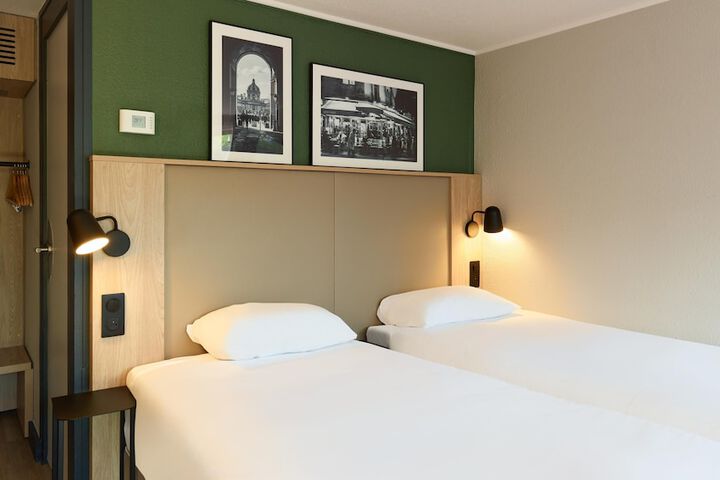 Room 15 of 39