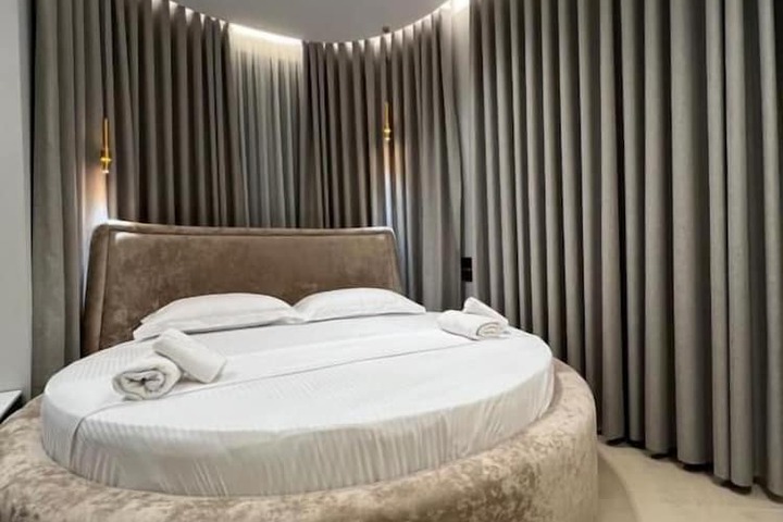 Room 4 of 69