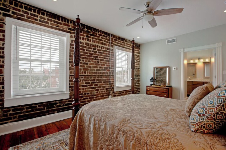Room 32 of 113